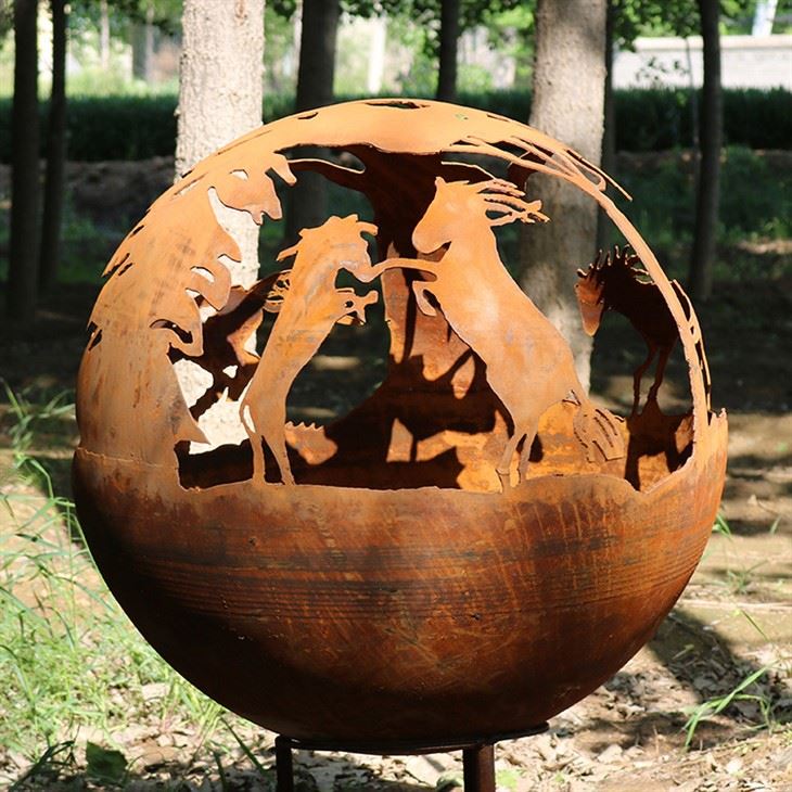 3D lazeriu pjaustoma malkomis kūrenama ugnies duobė